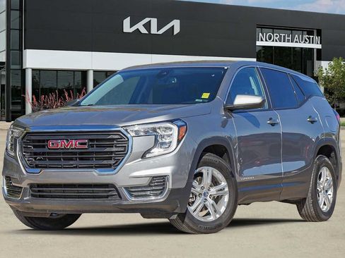 Used 2024 GMC Terrain SLE image 1