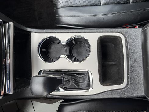 Used 2019 Jeep Grand Cherokee Overland RWD image 9