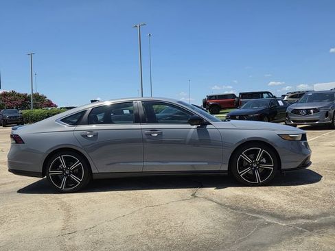 Used 2025 Honda Accord Sport image 3