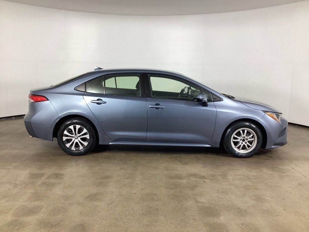 Used 2022 Toyota Corolla LE FWD image 4