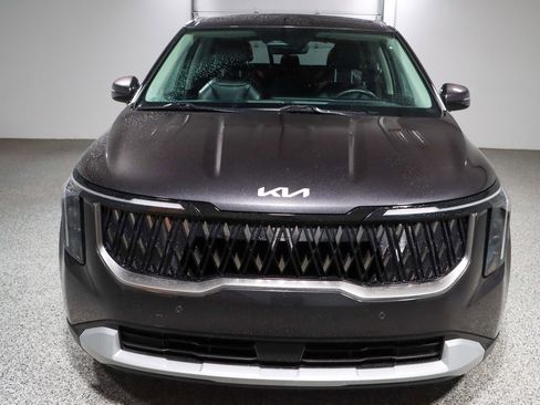 Used 2025 Kia Carnival image 4