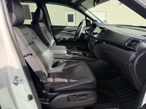 Used 2025 Honda Passport Black Edition image 36
