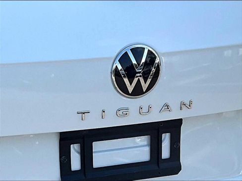 Used 2022 Volkswagen Tiguan SE R-Line image 28
