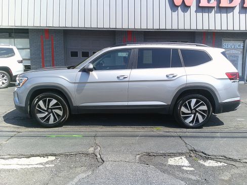 Used 2025 Volkswagen Atlas SE AWD/4WD image 14