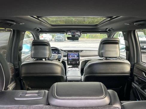 Used 2023 Jeep Grand Cherokee Overland w/ Luxury Tech Group IV image 57