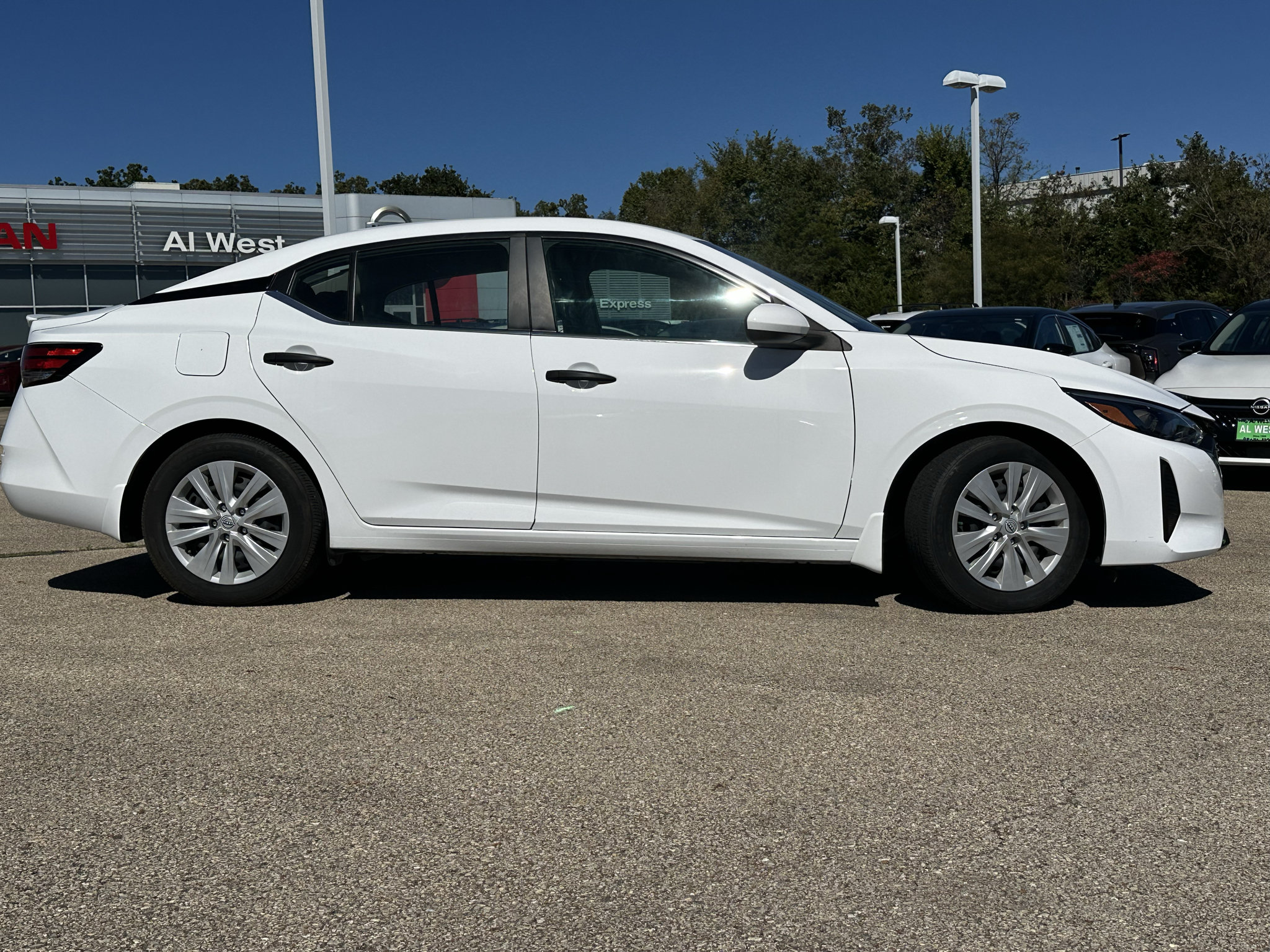 Used 2024 Nissan Sentra S FWD image 2