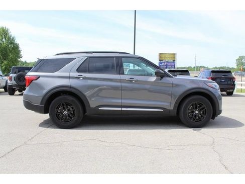 Used 2025 Ford Explorer Active AWD/4WD image 6