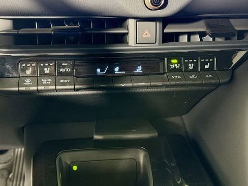 Certified 2025 Toyota Crown Signia AWD/4WD image 17