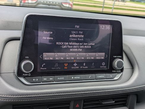 Used 2024 Nissan Rogue S image 12