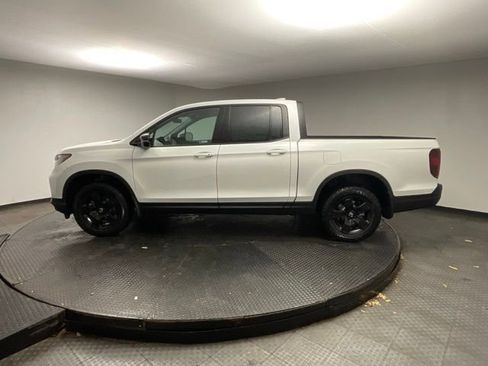 New 2026 Honda Ridgeline Black Edition image 4