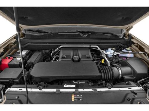 Used 2023 Chevrolet Colorado Z71 w/ Z71 Convenience Package 2 AWD/4WD image 9