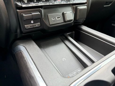 Used 2020 Chevrolet Silverado 2500 LTZ w/ LTZ Premium Package image 19