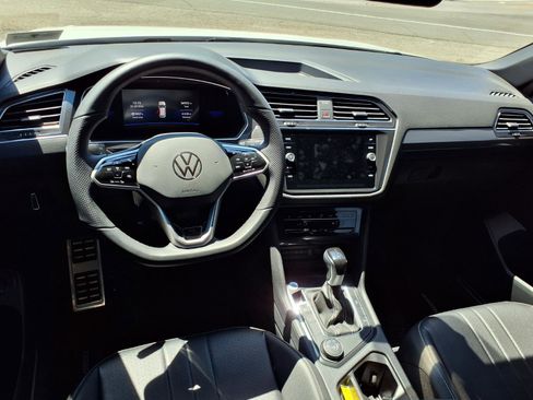 Used 2022 Volkswagen Tiguan SE R-Line AWD/4WD image 10