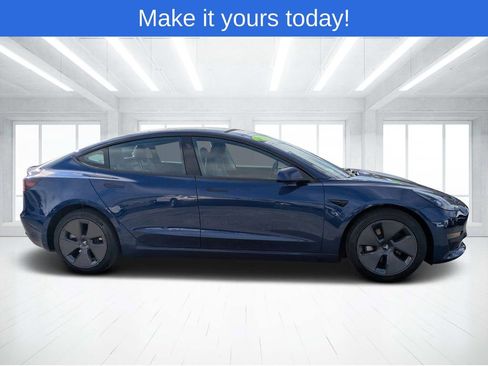 Used 2023 Tesla Model 3 Standard Range image 2