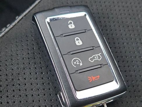 Used 2023 Jeep Grand Cherokee L Laredo image 35