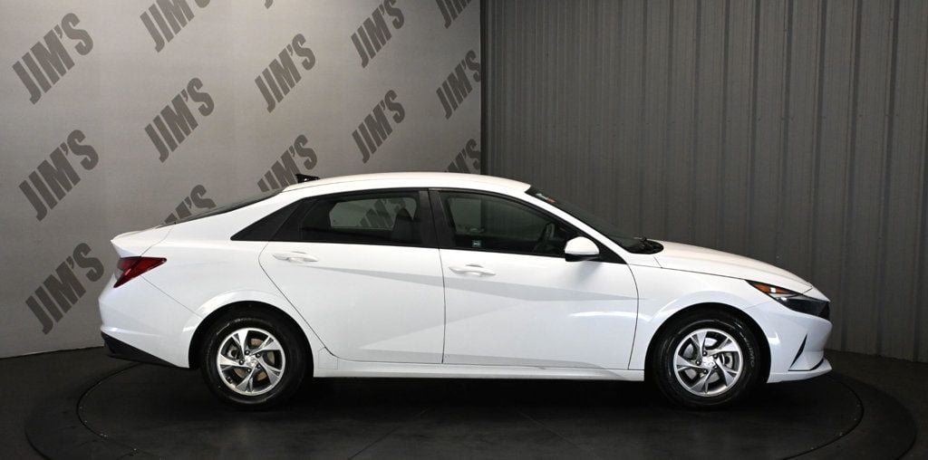 Used 2021 Hyundai Elantra SE FWD image 4