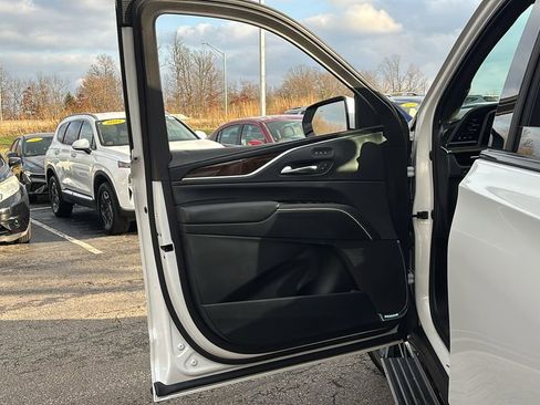 Used 2022 Cadillac Escalade ESV Sport Platinum w/ Heavy-Duty Trailer Package image 11