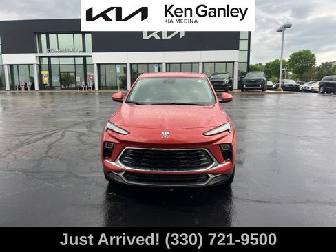 Used 2024 Buick Encore GX Preferred w/ Comfort Package FWD image 2