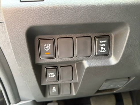 Used 2024 Nissan Frontier SV w/ SV Convenience Package RWD image 28