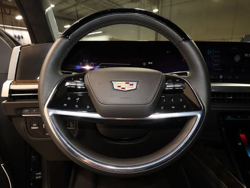 Used 2026 Cadillac Escalade ESV Platinum Sport w/ LPO, ONYX Package AWD/4WD image 10