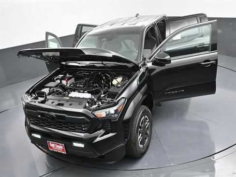 Certified 2025 Toyota Tacoma TRD Sport image 41