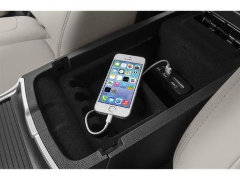 Used 2015 Chrysler 300 Limited w/ Driver Convenience Group image 19