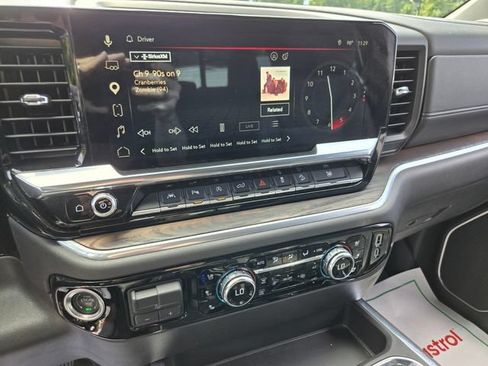 Used 2025 GMC Sierra 1500 SLT w/ SLT Premium Plus Package AWD/4WD image 28