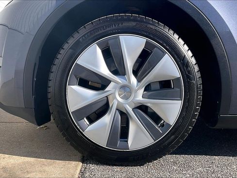 Used 2023 Tesla Model Y Long Range image 11