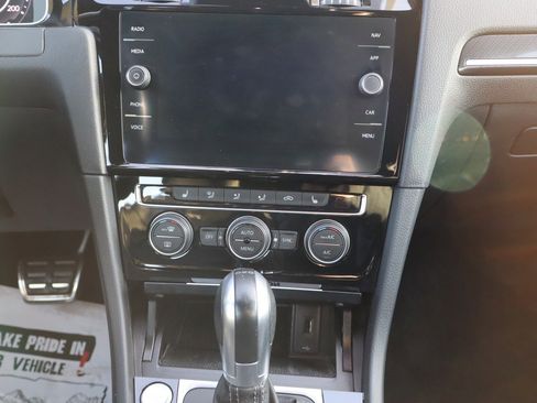 Used 2019 Volkswagen Golf R 4-Door image 11