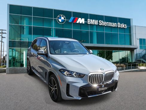 Used 2025 BMW X5 sDrive40i w/ M Sport Package RWD image 3