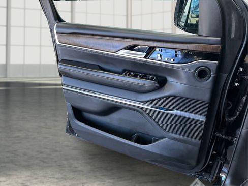 Used 2023 Jeep Grand Wagoneer Series II AWD/4WD image 19