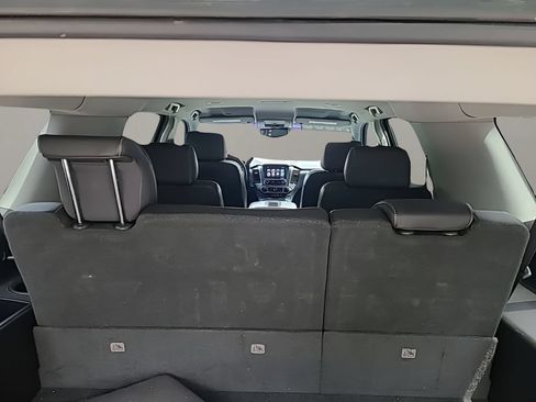 Used 2018 Chevrolet Suburban Premier AWD/4WD image 8