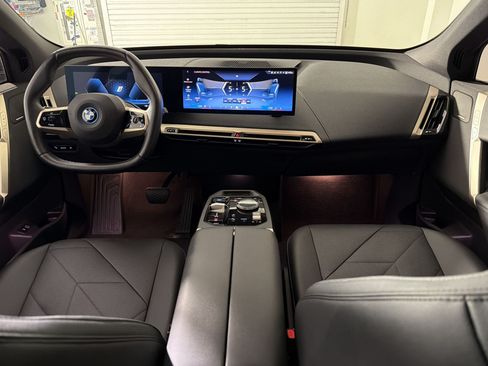 Used 2024 BMW iX xDrive50 w/ Sport Package AWD/4WD image 15