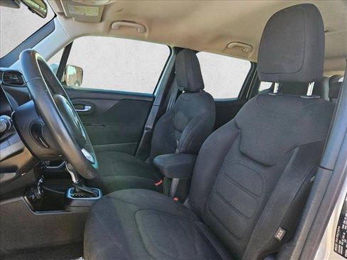 Used 2018 Jeep Renegade Latitude AWD/4WD image 14
