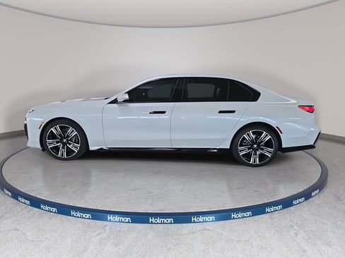 Used 2023 BMW 740i w/ Parking Assistance Package RWD image 11