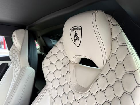 Used 2015 Lamborghini Huracan LP 610-4 AWD/4WD image 40