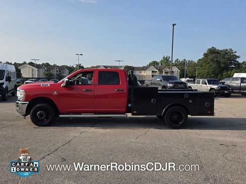 Used 2024 RAM 3500 Tradesman w/ Chrome Appearance Group AWD/4WD image 4