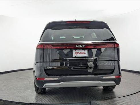 Used 2023 Kia Carnival LX FWD image 7