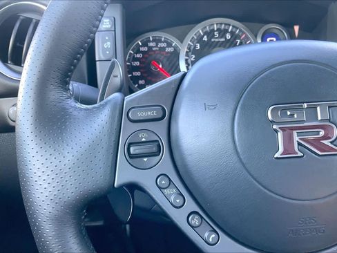 Used 2015 Nissan GT-R Premium image 19