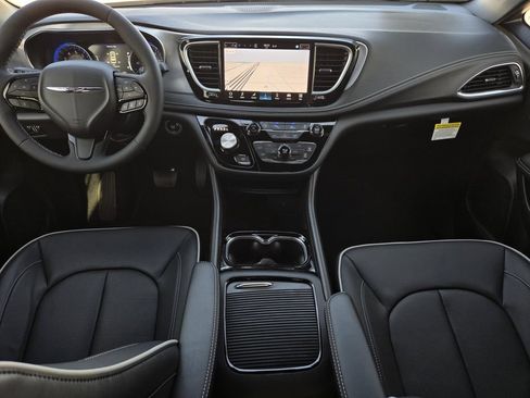 New 2026 Chrysler Pacifica Limited w/ S Appearance Package FWD image 15