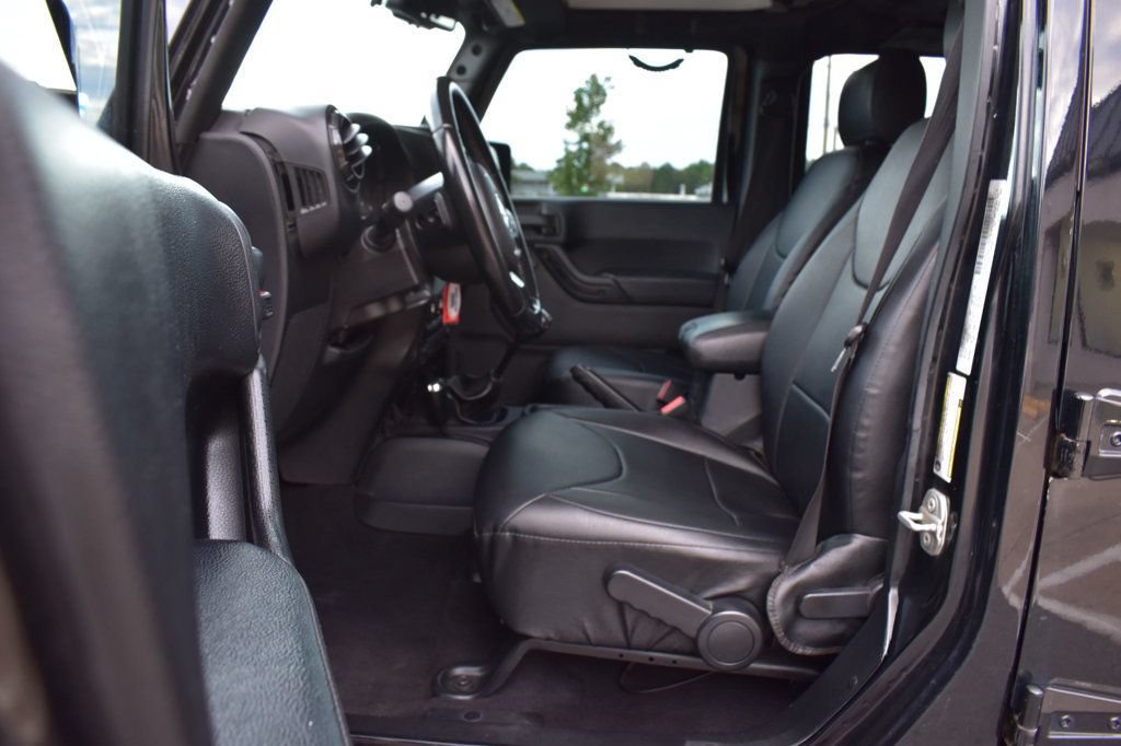 Used 2015 Jeep Wrangler Unlimited Sahara AWD/4WD image 15