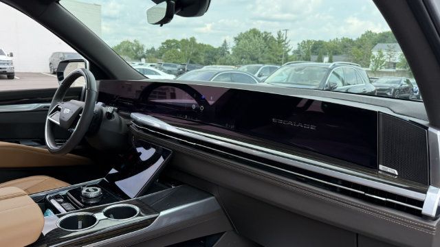 Used 2025 Cadillac Escalade Premium Luxury w/ LPO, Floor Liner Package AWD/4WD image 12