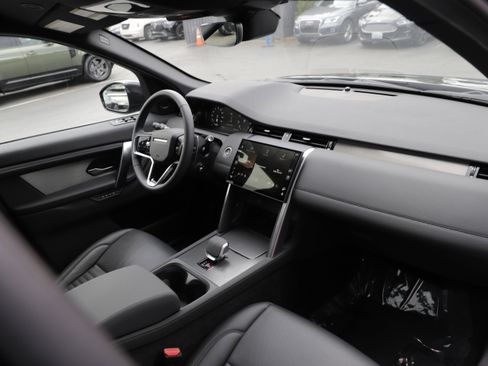 Certified 2025 Land Rover Discovery Sport Dynamic SE AWD/4WD image 13
