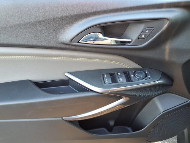 New 2026 Chevrolet Trax ACTIV w/ Sunroof Package FWD image 8