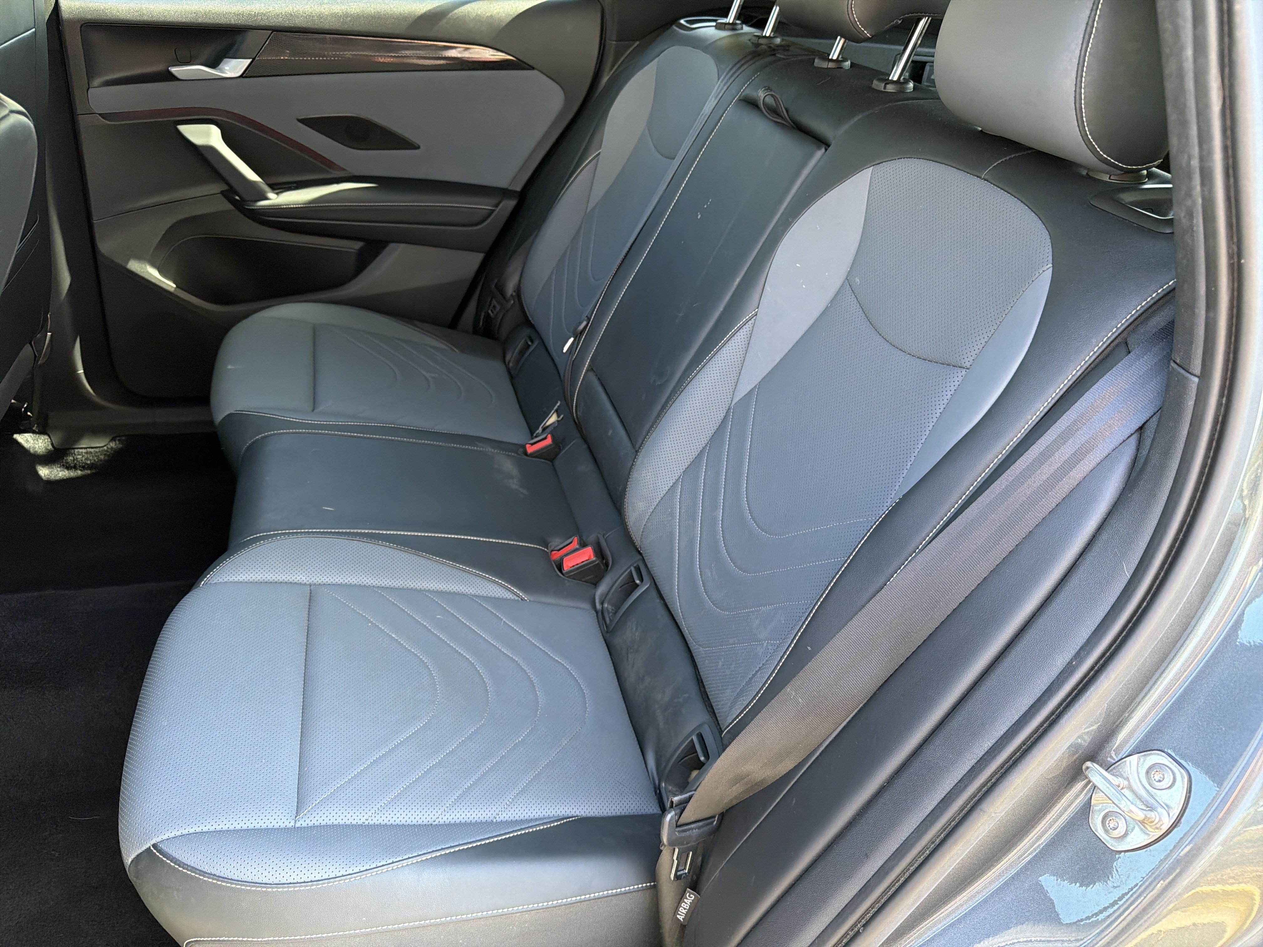 Used 2025 Volkswagen Tiguan SE R-Line FWD image 15