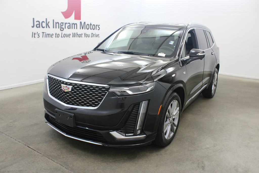 Used 2023 Cadillac XT6 Premium Luxury AWD/4WD image 2