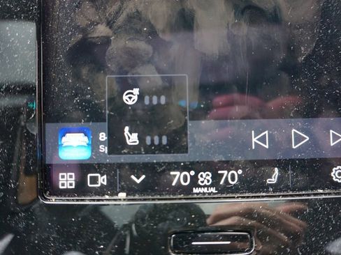 Used 2023 Volvo XC40 B4 Ultimate w/ Climate Package image 13