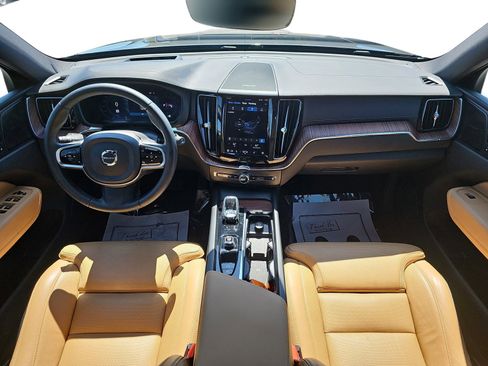 Used 2023 Volvo XC60 B5 Ultimate w/ Protection Package Premier image 9
