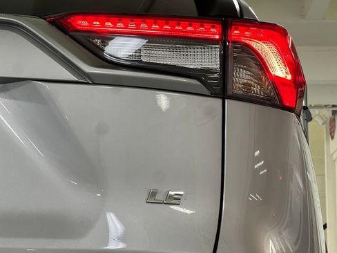 Used 2021 Toyota RAV4 LE image 10
