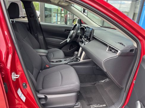 Used 2022 Toyota Corolla Cross LE w/ Moonroof Package AWD/4WD image 17